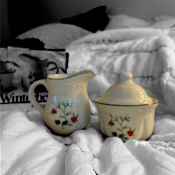 Winterberry Sugar & Creamer Set - Picture 1 of 5